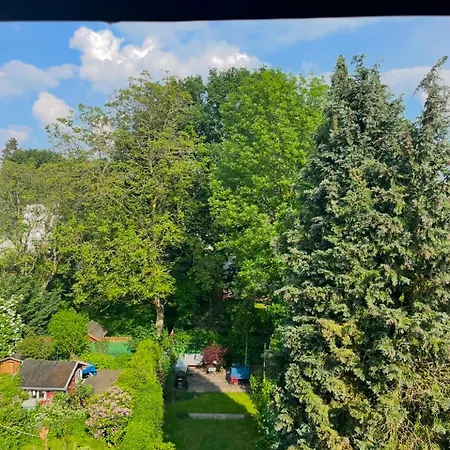 Helles Giebelzimmer Im Altbau