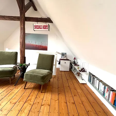 منزل للإقامة Helles Giebelzimmer Im Altbau