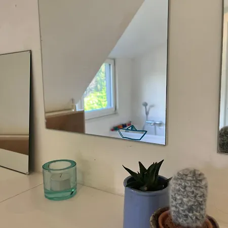 Quarto em Acomodações Particulares Helles Giebelzimmer Im Altbau Colónia