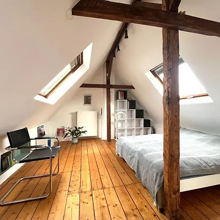 Helles Giebelzimmer Im Altbau Homestay Cologne