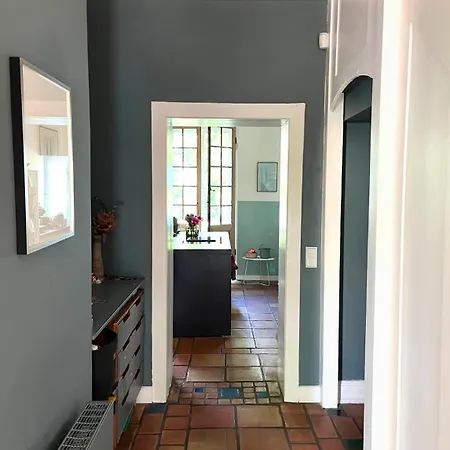 Helles Giebelzimmer Im Altbau Homestay