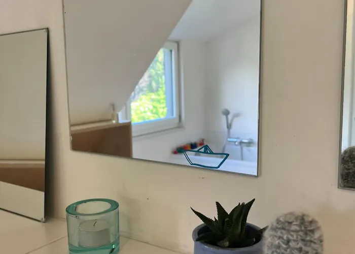 홈스테이 Helles Giebelzimmer Im Altbau 쾰른