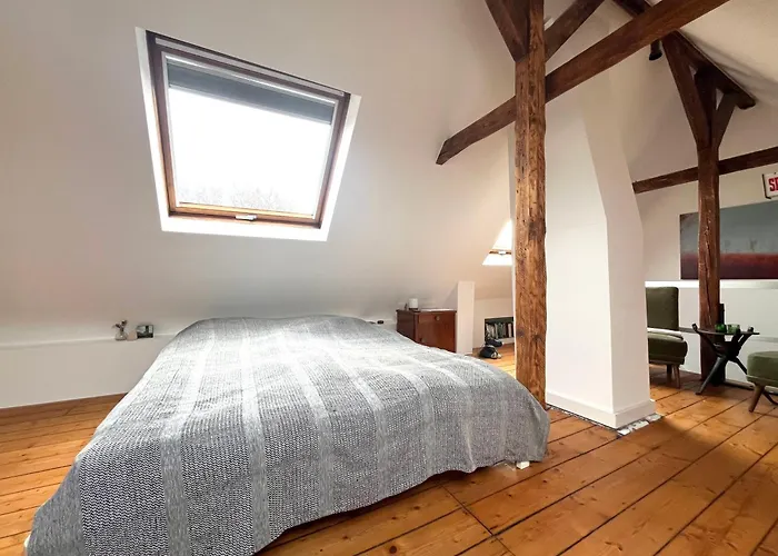 Helles Giebelzimmer Im Altbau * Colónia