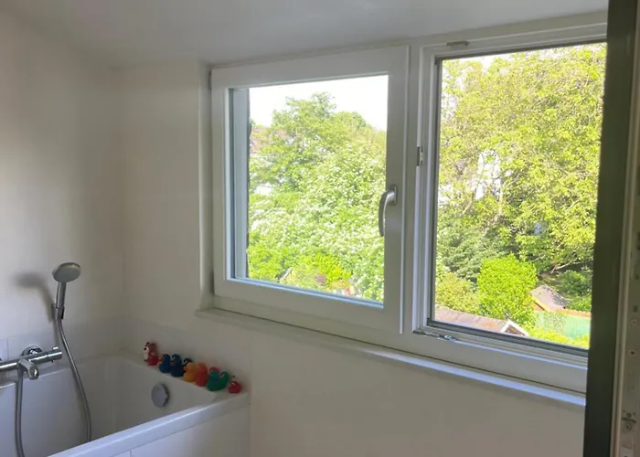 Helles Giebelzimmer Im Altbau Kwatera prywatna